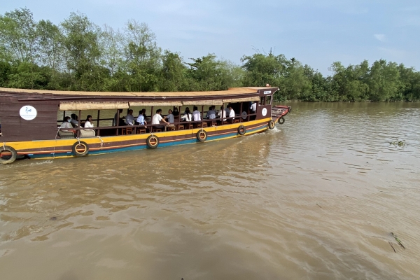 HÀNH TRÌNH KHÁM PHÁ VƯỜN TRÁI CÂY BẰNG TÀU TẠI ROOSTER MEKONG