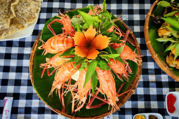 Tôm càng sông hấp nước dừa